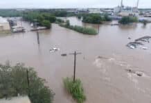 Povodně v Texasu si vyžádaly už desítky životů