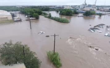Povodně v Texasu si vyžádaly už desítky životů