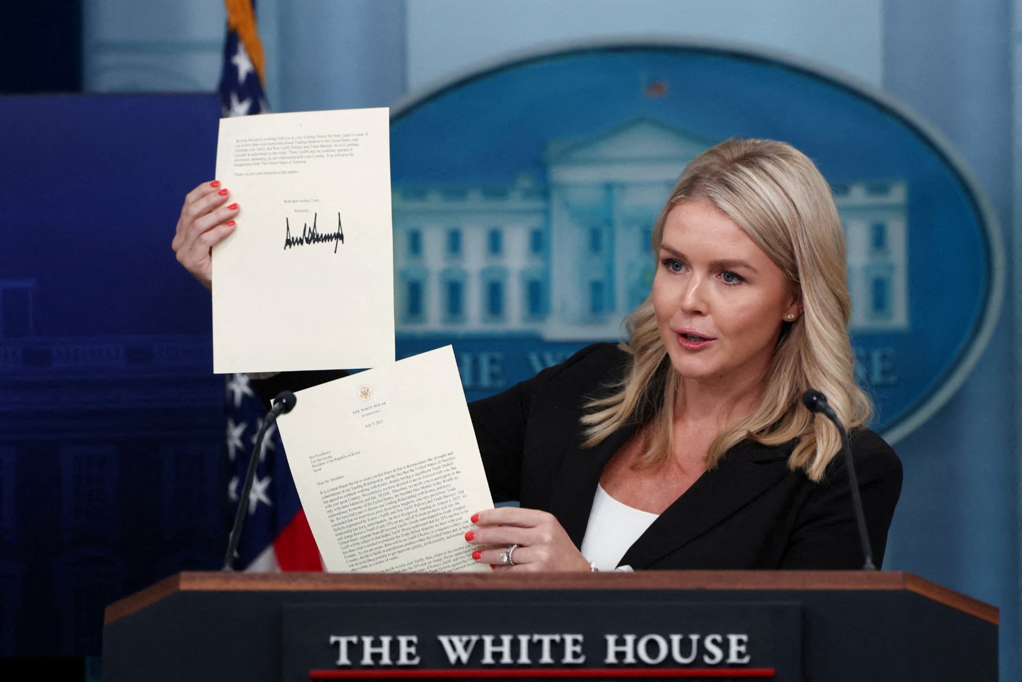 Trumpova cla jsou chaos, EU se přirážkám zatím vyhne