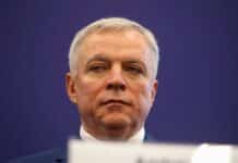 Viceprezident Transněfti je mrtev, jeho tělo našli pod oknem