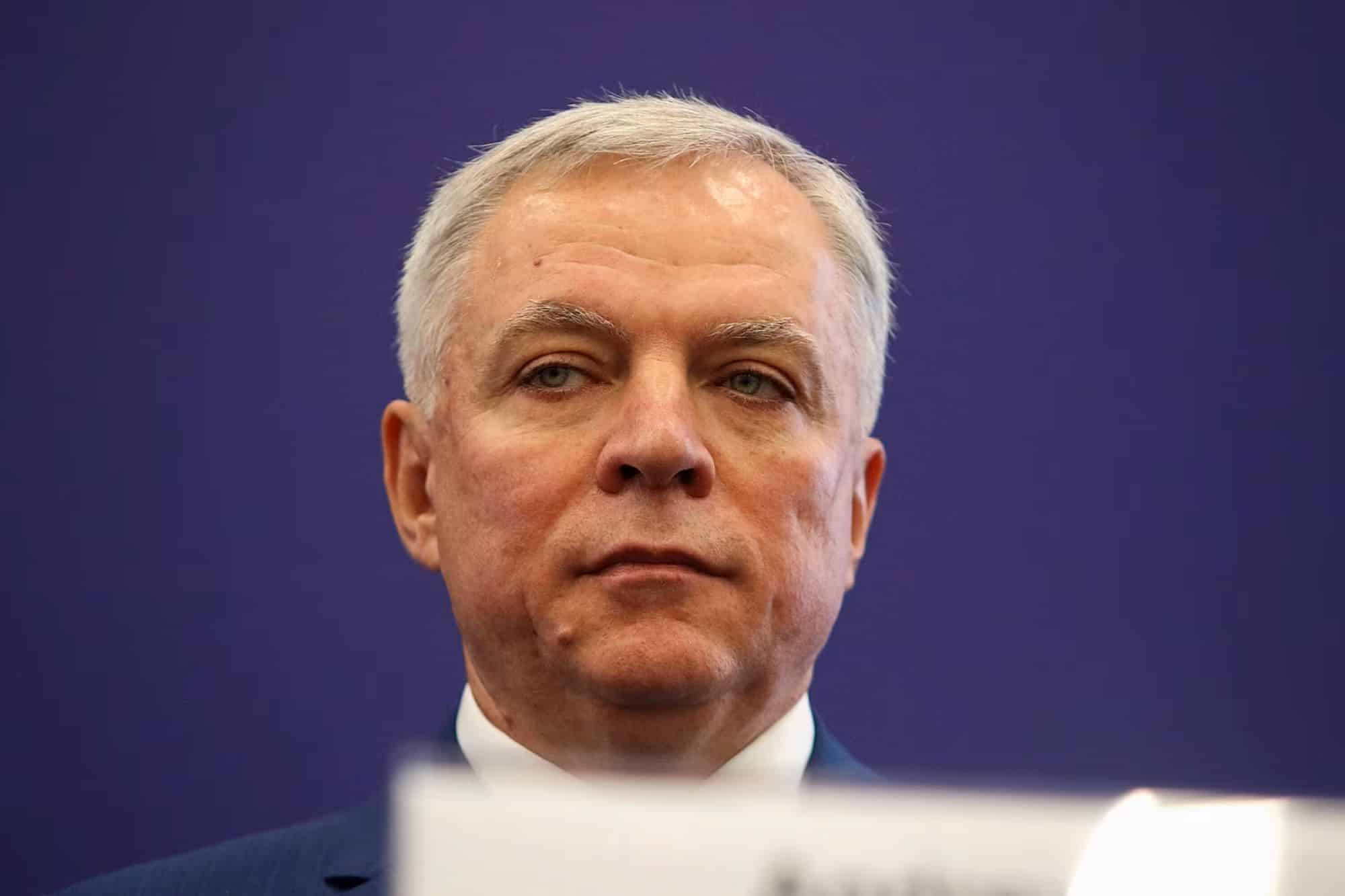 Viceprezident Transněfti je mrtev, jeho tělo našli pod oknem
