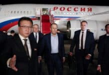 Lavrov přistál v Severní Koreji, zahájil plánovanou třídenní návštěvu