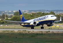 Při evakuaci letadla Ryanairu na letišti na Mallorce se lehce zranilo 18 lidí