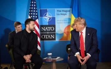Trump bude v pátek mluvit se Zelenským o pozastavení zbrojních dodávek