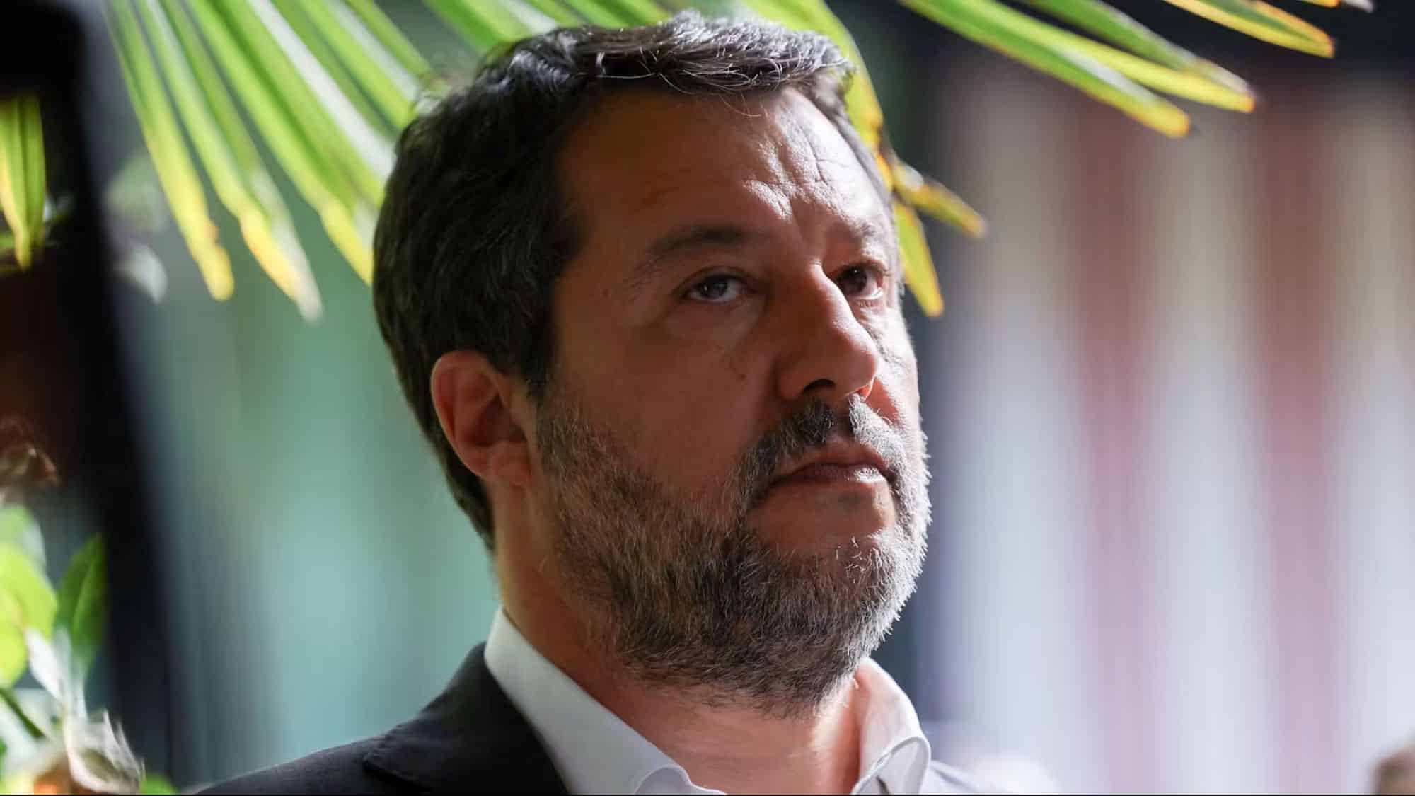 Francie si předvolala italskou velvyslankyni kvůli Salviniho kritice Macrona