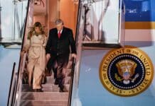 Trump dorazil do Británie, čeká ho setkání s králem Karlem