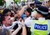 V Londýně bylo v sobotu při protestu na podporu Palestine Action zatčeno 890 lidí
