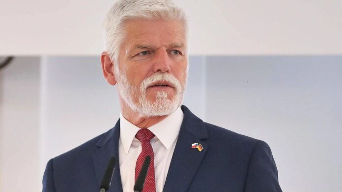 EU musí zbrojit, dokončit vnitřní trh a začít mluvit jedním hlasem, řekl Pavel