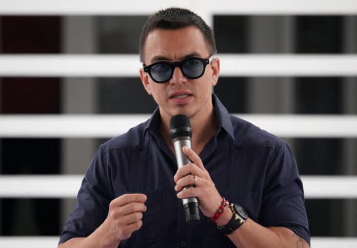 Ekvádorský prezident Daniel Noboa tvrdí, že ho chtěl někdo otrávit