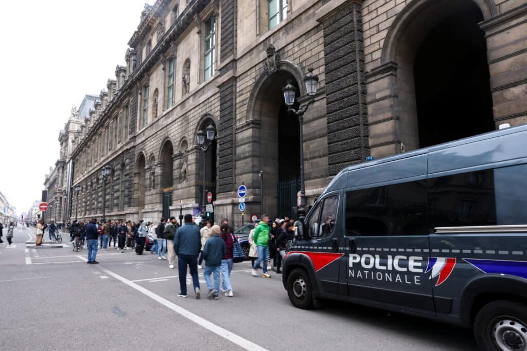 Loupež v Louvre