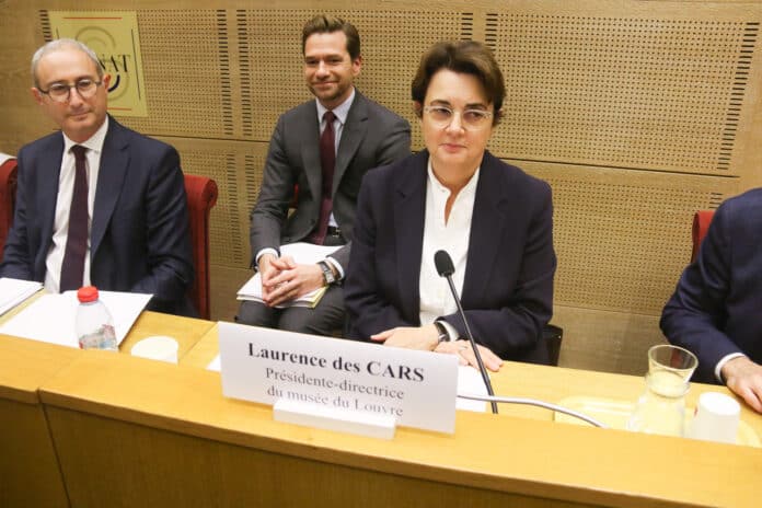 Ředitelka Louvru viní z loupeže mezeru v kamerovém systému