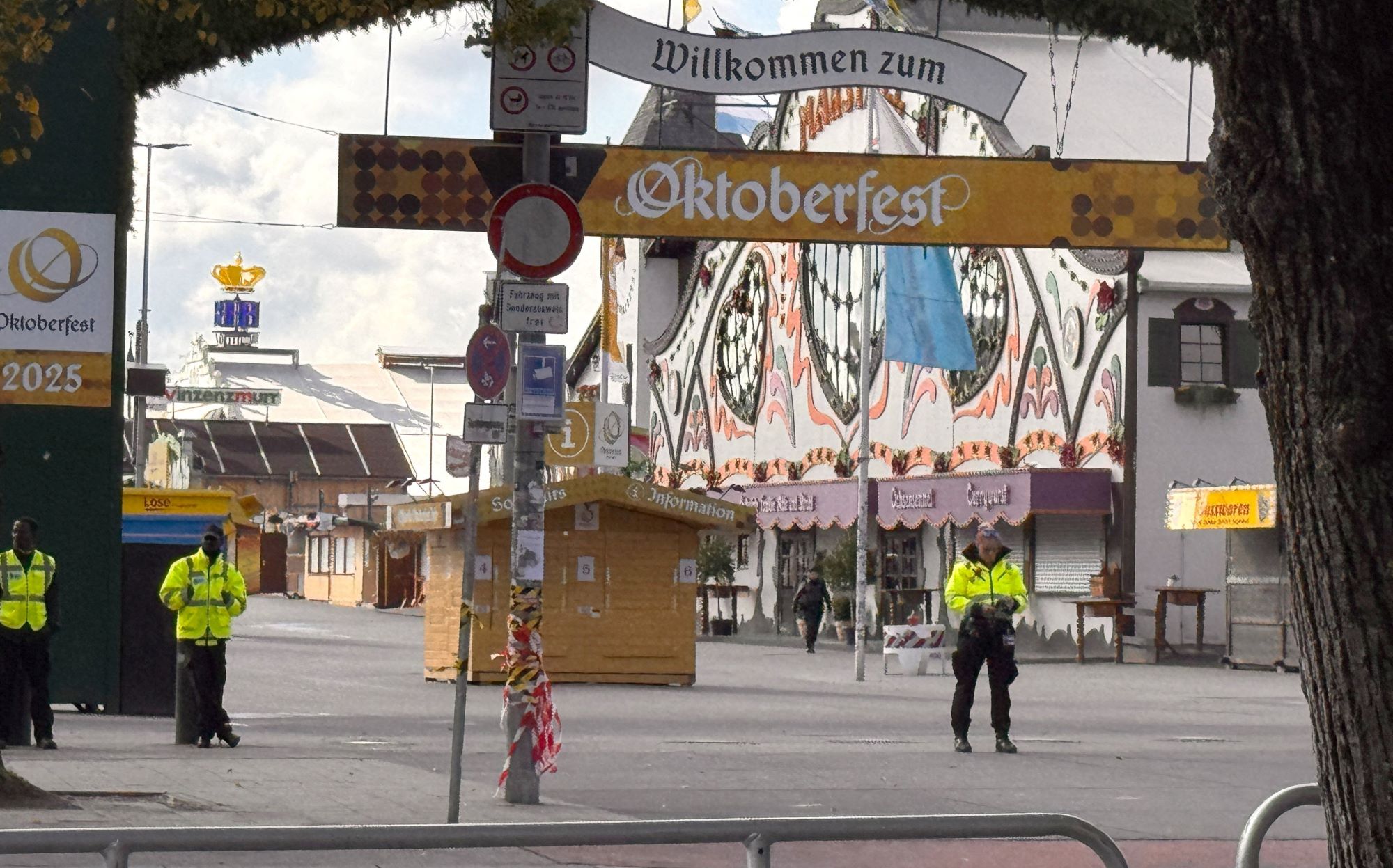 Mnichovský pivní festival Oktoberfest neotevřel kvůli bombové výhrůžce, souvisí s požárem
