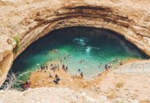 Bimmah Sinkhole, kouzelná oáza uprostřed ománské pouště