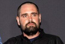 Nick Reiner měl před vraždou rodičů upravenou medikaci na schizofrenii, uvádějí zdroje Nick Reiner