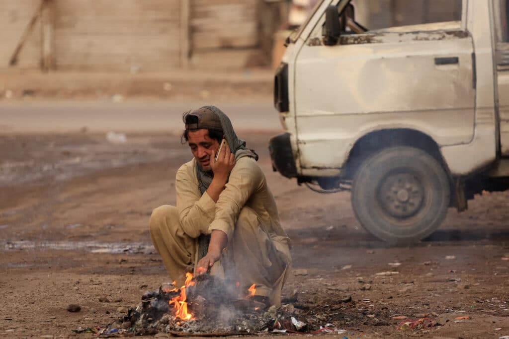 Požár v obchodním domě v Karáčí