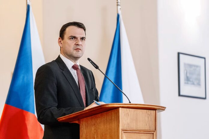 Macinka: Dokud Rusko útočí na Ukrajinu, není důvod změkčovat sankce