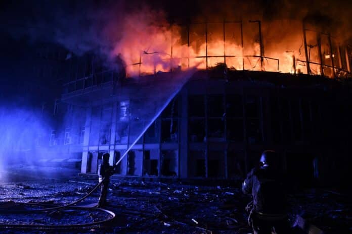 Ukrajinské úřady informují o raněných po ruských nočních náletech