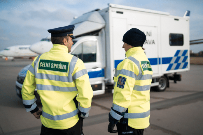 Celníci odhalili kilogram kokainu ukrytý v chlebníku Celníci odhalili kilogram kokainu ukrytý v chlebníku