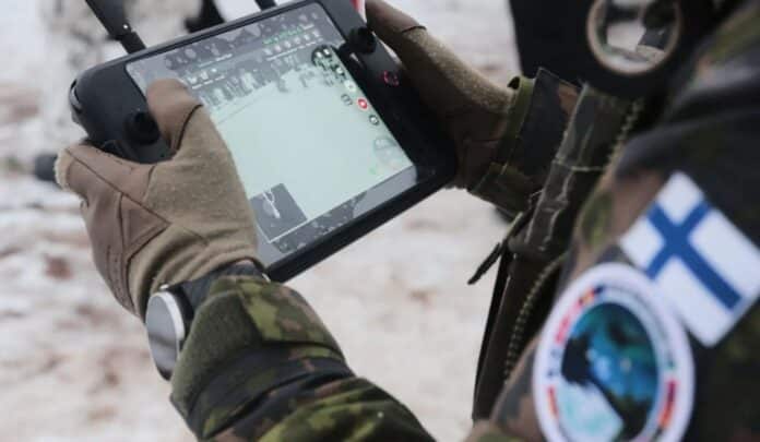 Finland drone servicemen Finsko kvůli riziku dronů omezilo letecký a námořní provoz u jižního pobřeží