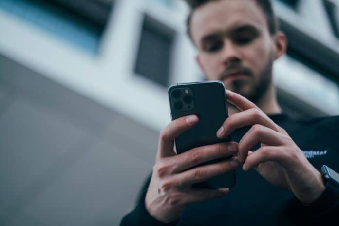 Muž, telefon Muž, telefon