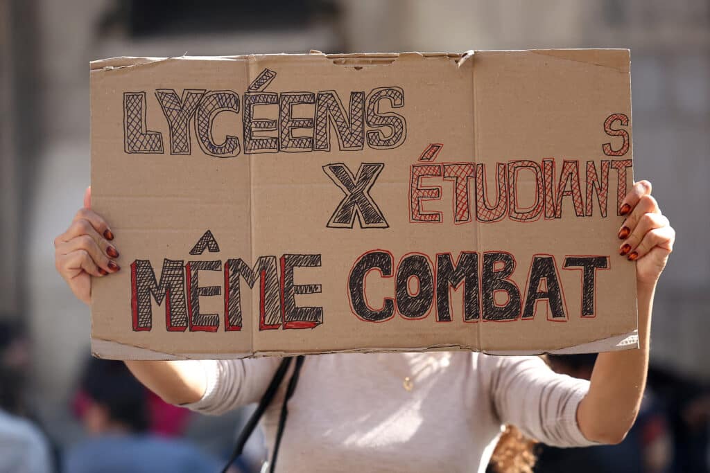 Ve Francii zavřelo na 500 škol kvůli protestům